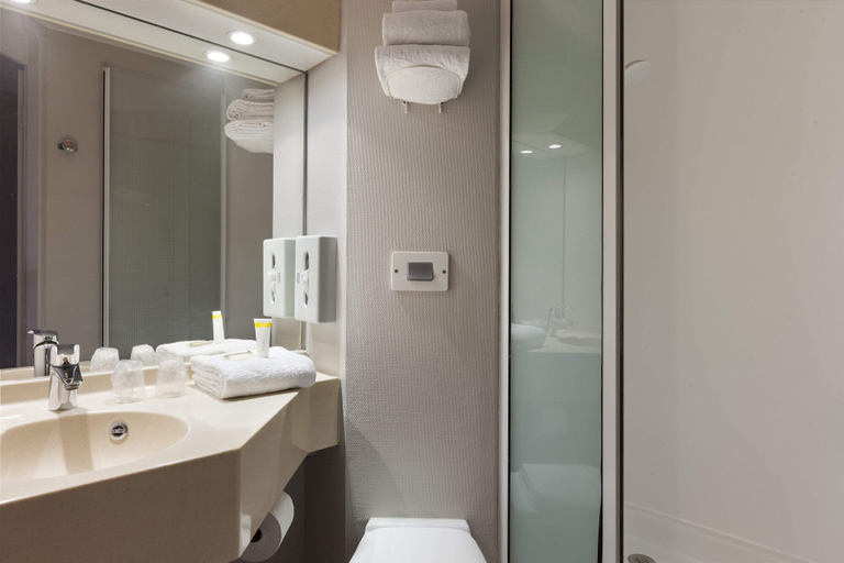 Bathroom 4, Comfort Hotel Linas Montlhery, Essonne