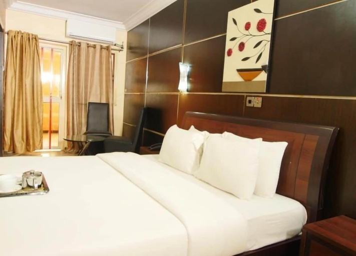 Bedroom 4, Swanky Suites in Grandview, Kosofe