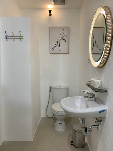 Bathroom 5, Roots Hotel Senggigi, Lombok