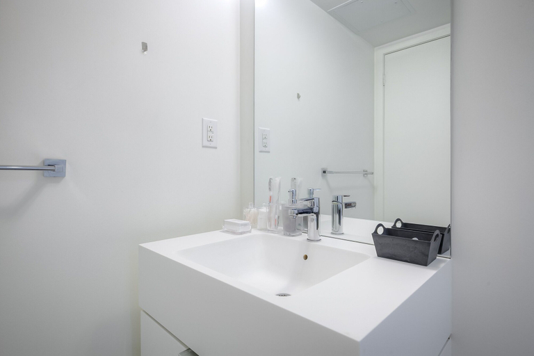 Bathroom 3, Waterfront Luxury Suites, Toronto
