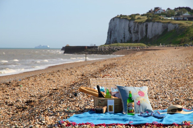 Others 4, Coastal Chalet - Sleeps 6 - Pool - Parking, Kent