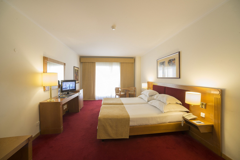 Bedroom 4, Vila Gale Estoril Hotel, Cascais