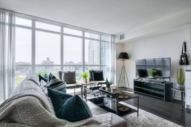 Others 5, Waterfront Luxury Suites, Toronto