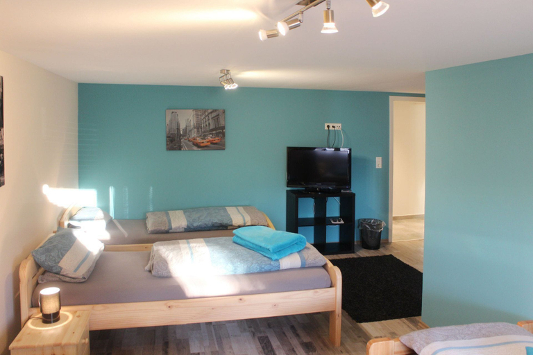 Bedroom 3, Gästehaus Silvia, Main-Kinzig-Kreis