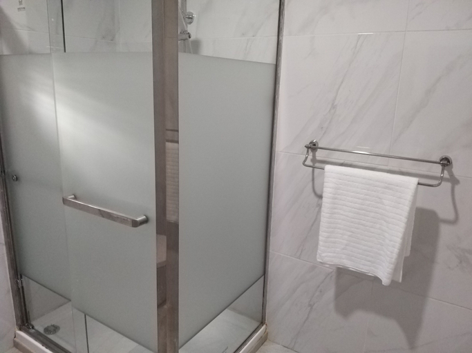 Bathroom 3, Mitos Luxury Suites, Surulere