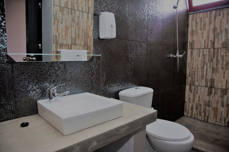 Bathroom 4, Sara Village, São Roque do Pico