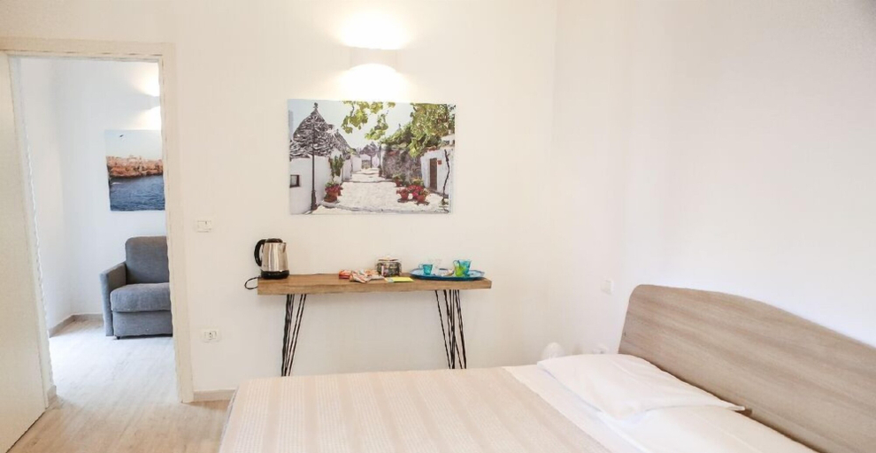 Bedroom 3, Ailanthus Holiday Suites, Bari