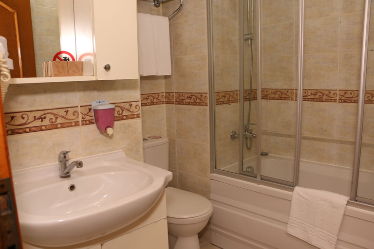 Bathroom 4, Ilkay Hotel, Fatih