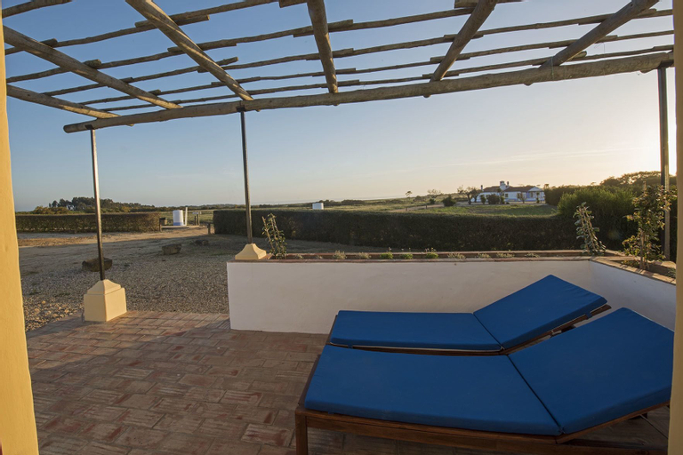 Exterior & Views 12