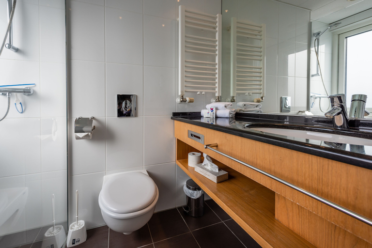 Bathroom 4, Cabinn Vejle, Vejle