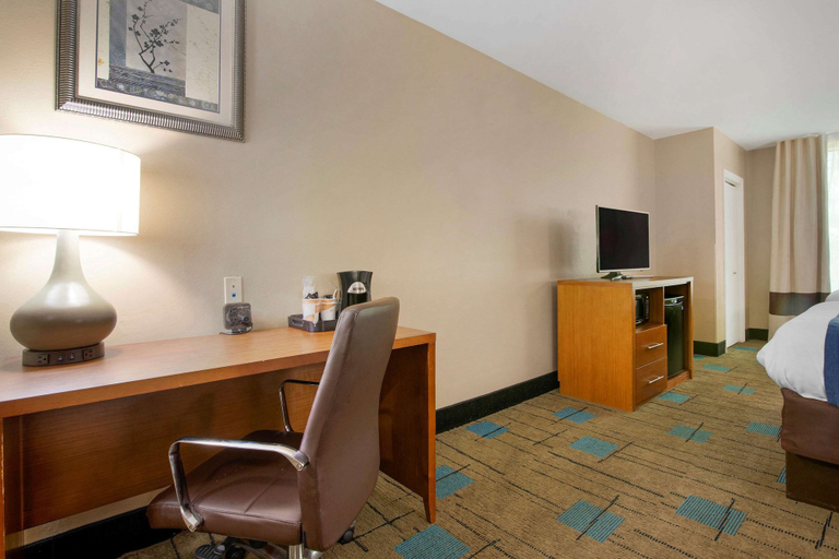 Bedroom 2, Comfort Suites near MCAS Beaufort, Beaufort