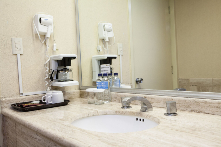 Bathroom 5, Hotel San Marcos Grand, Culiacán