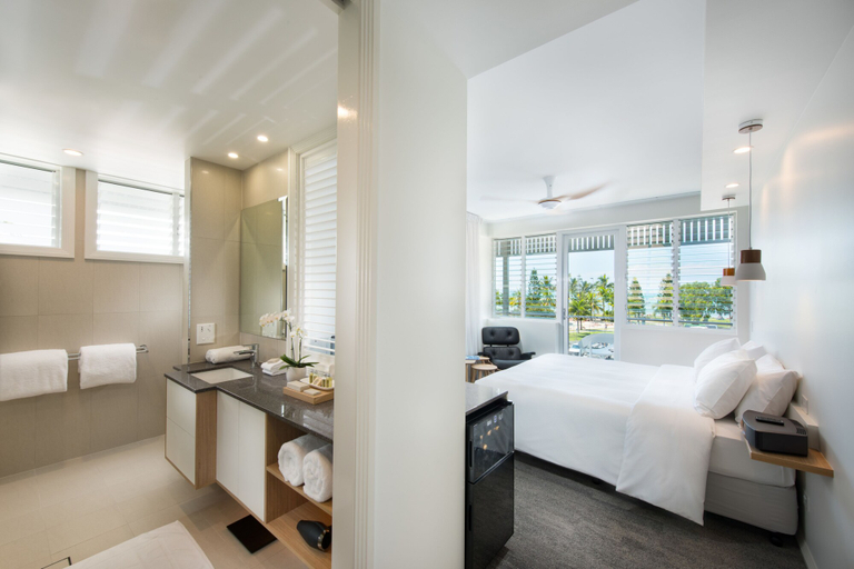 Bedroom 2, Heart Hotel and Gallery Whitsundays, Whitsunday