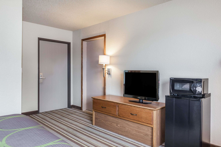 Bedroom 2, Super 8 by Wyndham Dunbar/Charleston Area, Kanawha