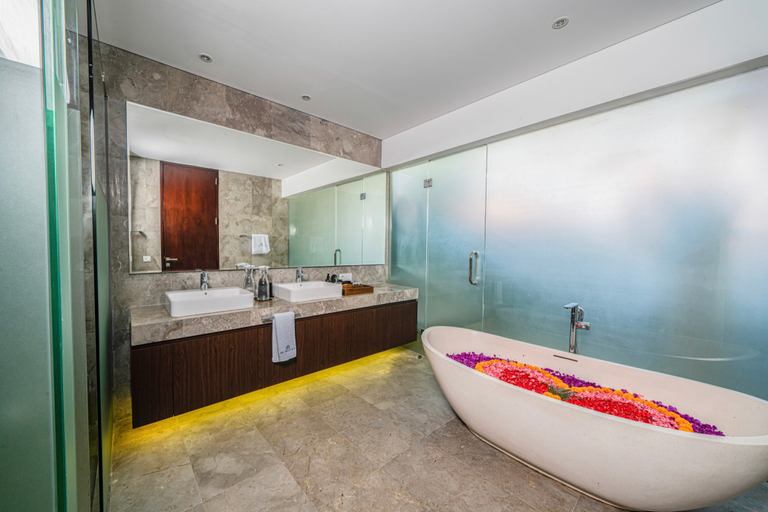 Bathroom, De Prestigio Villa Berawa 1, Badung