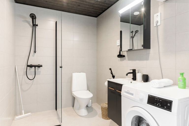 Bathroom, Serviced Apartments Pirkkala by UHANDA, Pirkanmaa