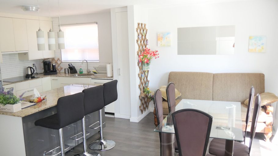 Others 5, Richview Gardens Suite, Toronto
