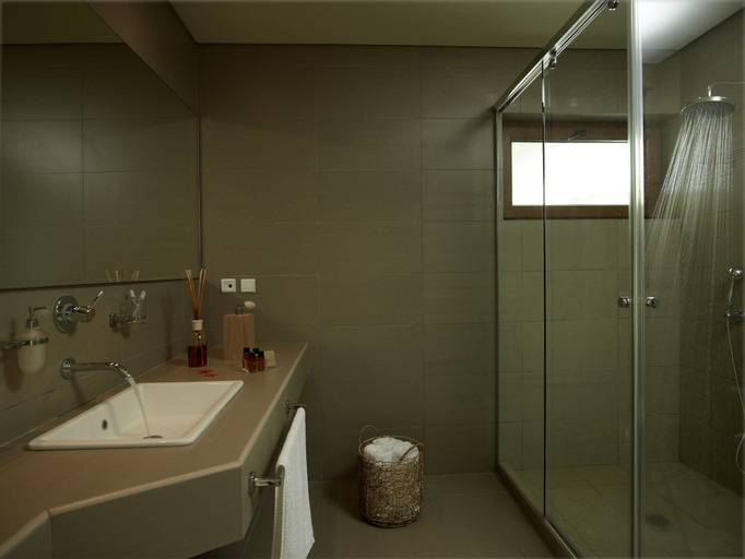 Bathroom 5, Thalatta Seaside Hotel, Central Greece