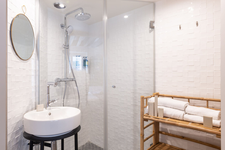 Bathroom 5, Hotel Touraine Opera, Paris