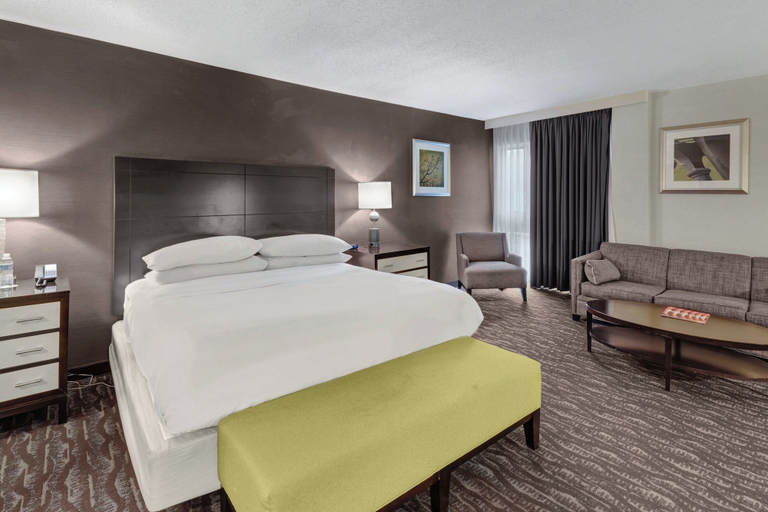 Bedroom 3, Delta Hotels by Marriott Baltimore North, Baltimore