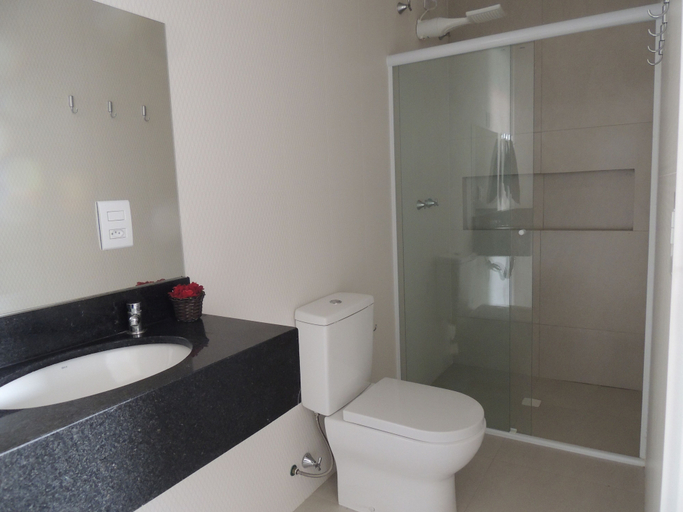 Bathroom 4, Hotel Recanto dos Dinossauros, Penha