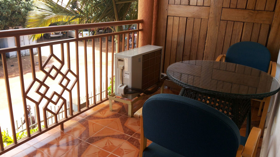Exterior & Views 5