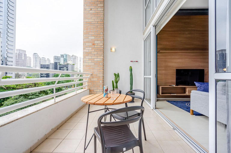 Exterior & Views 4