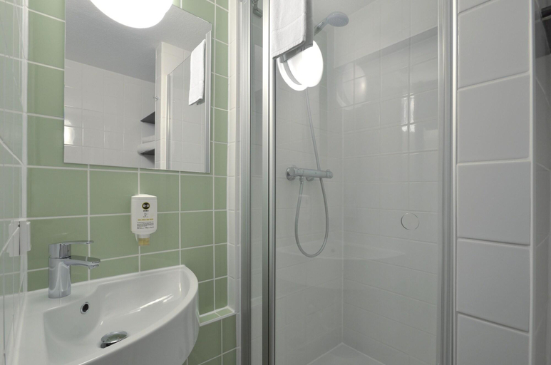 Bathroom 5, B&B Hotel Bochum-Herne, Herne