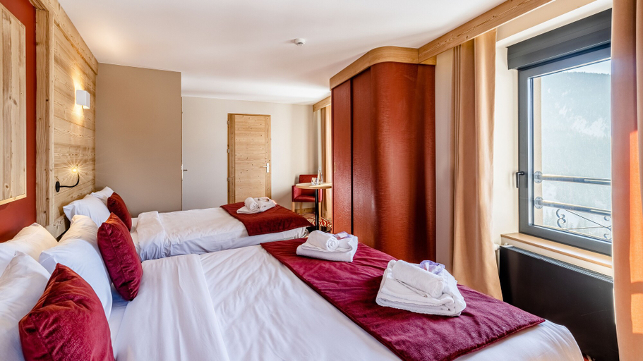 Bedroom 3, Hôtel Les Cimes, Isère