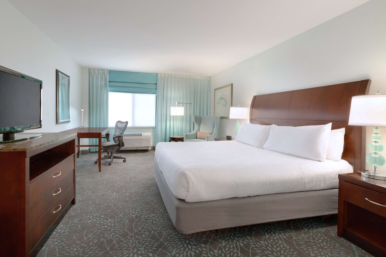 Bedroom 3, Hilton Garden Inn Worcester, Worcester