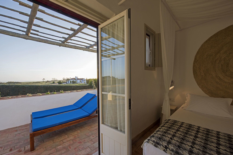 Exterior & Views 5