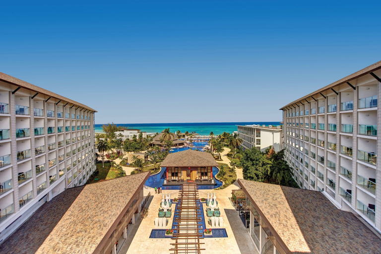 Exterior & Views 2, Royalton Hideaway Blue Waters