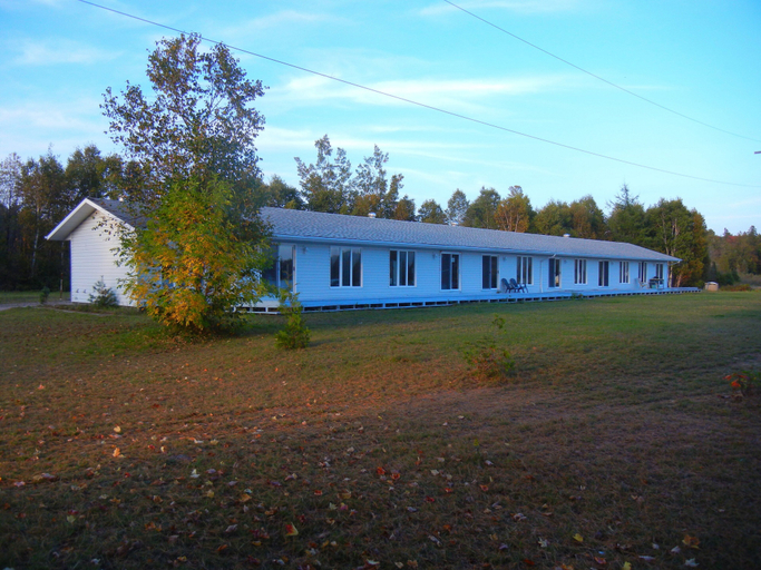 Exterior & Views, The Shores of Deer Lake, Parry Sound