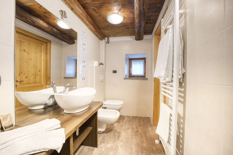 Bathroom 3, Incanto Walser Apartments, Verbano-Cusio-Ossola