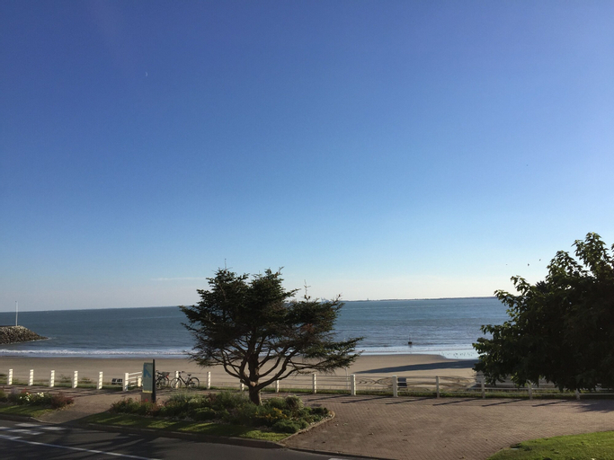 Exterior & Views 5