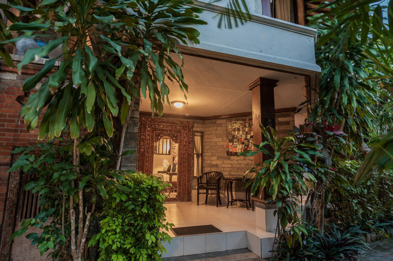 Exterior & Views 16