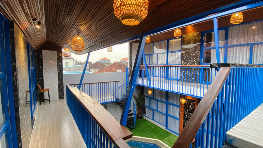 Exterior & Views 9