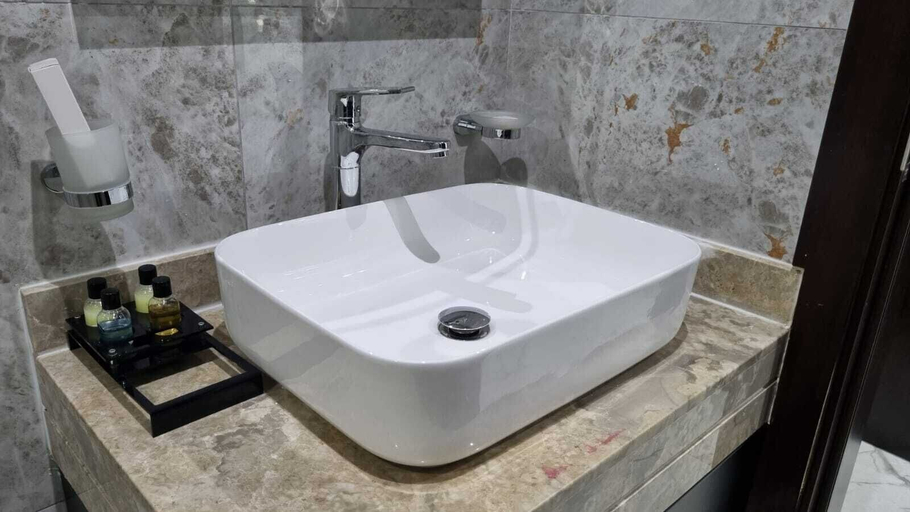 Bathroom 3, Al Safwa One, Muharraq