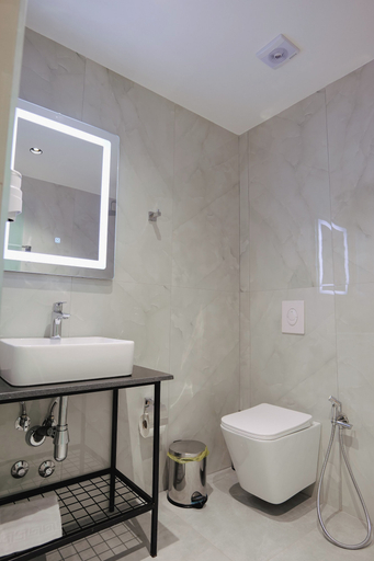 Bathroom 5, Hotel Vola, Sarandës