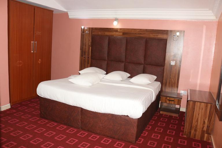 Bedroom 2, Royal Charlin Hotel & Suites, Obio/Akp