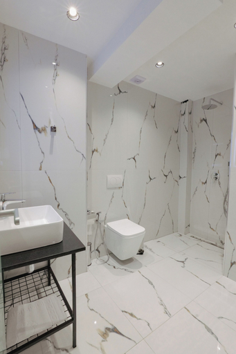 Bathroom 5, Hotel Vola, Sarandës