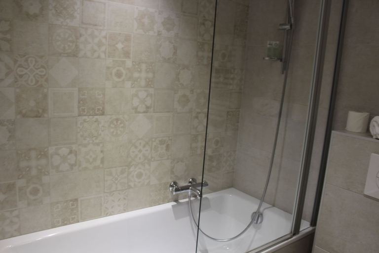 Bathroom 4, Best Western Plus Hotel D'Angleterre, Cher