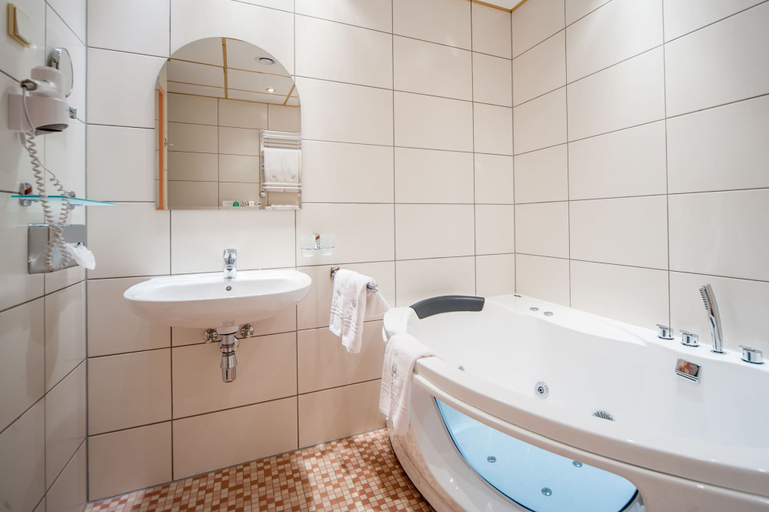Bathroom 4, SkyHotelGwarna, Legnica
