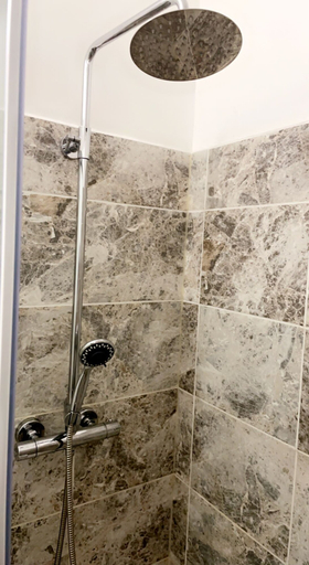 Bathroom 2, Inviting 2-bed, Sleeps 5, Wakefield