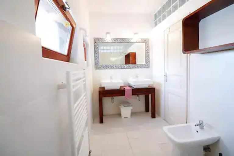 Bathroom, Maharaja Mountain Palace 3-bed Apartment in Buda, Budapesti