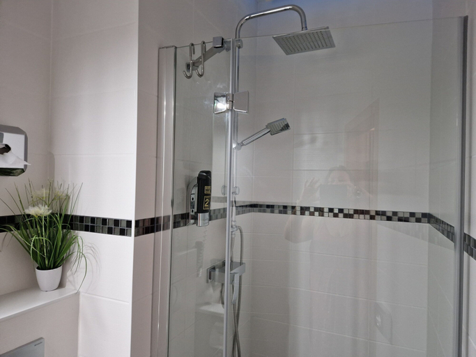 Bathroom 5, Hotel Paidion, Goslar