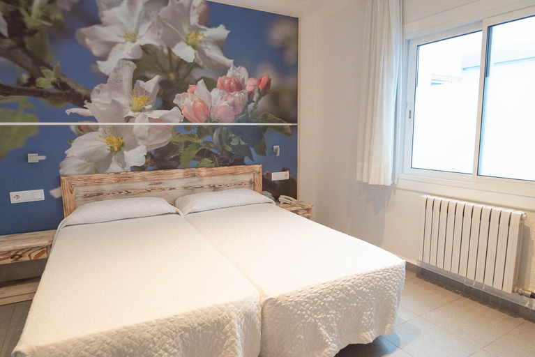 Bedroom 2, Hotel S’Agoita, Girona