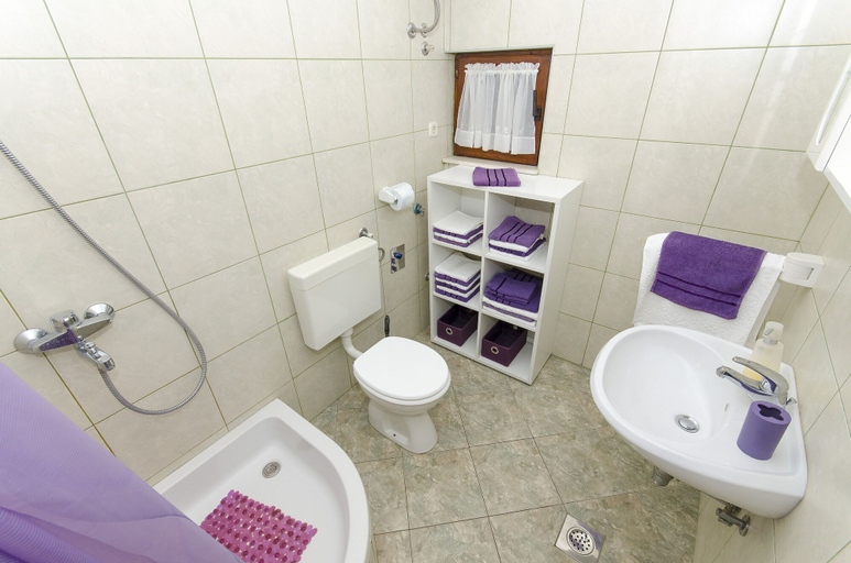Bathroom 4, Apartment Zvonimir, Šolta