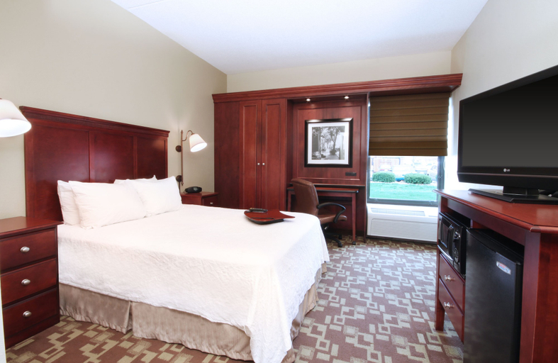 Bedroom 3, Hampton Inn by Hilton Indianapolis-South, Indianapolis