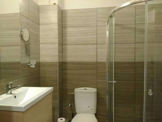 Bathroom, Ocean-Pacific, West Greece